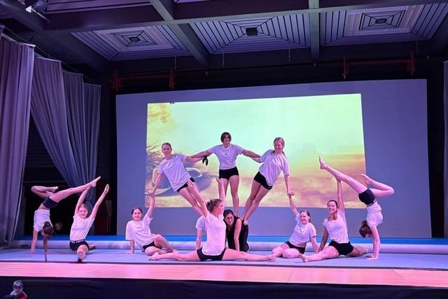 Aktive der TSG tlingen zeigen bei der Jahresfeier Eleganz und Ausdruck sowie Kreativitt und Kraft