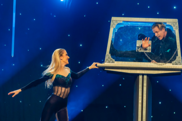 Dieses magische Duo verzaubert Freiburg beim Variet im Seepark