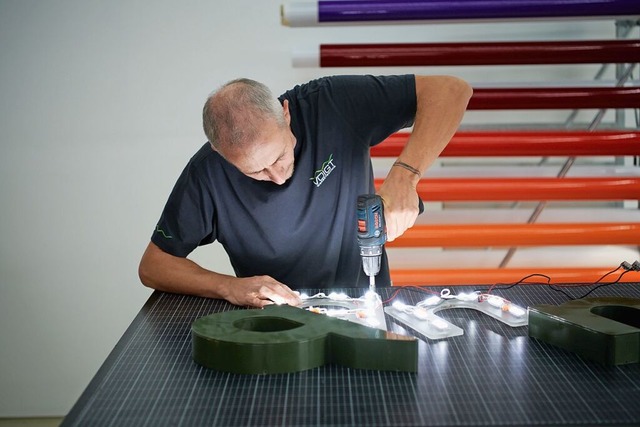 LED-Ausstattung von Rckleuchtern bei  Voigt Werbetechnik  | Foto: Bernd Schumacher