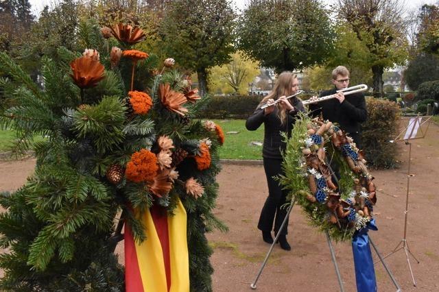 Lrrach gedenkt am Volkstrauertag mit Kranzniederlegungen und Gottesdiensten