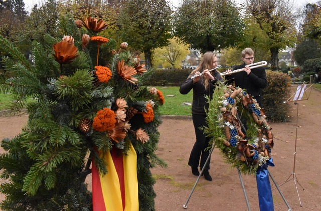 Svea und Josua Gayer gestalten auch di...edhof zum Volkstrauertag  musikalisch.  | Foto: Thomas Loisl Mink