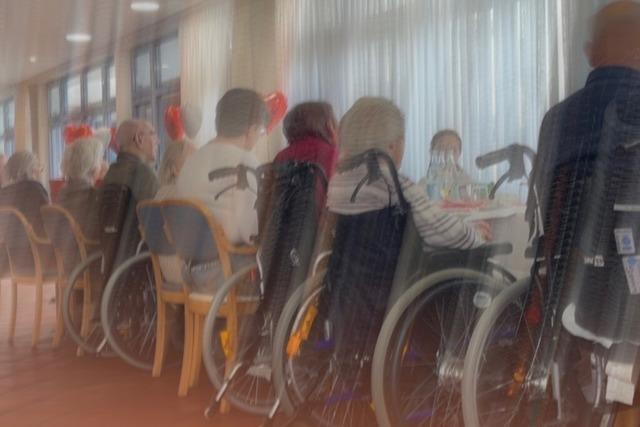 "Ich hab’ mein Hrgert nicht" – Leiterin eines Altenheims in Lrrach organisiert 90-Partys