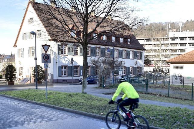 Radfahrerin wird  gesucht nach Unfallflucht in Freiburg