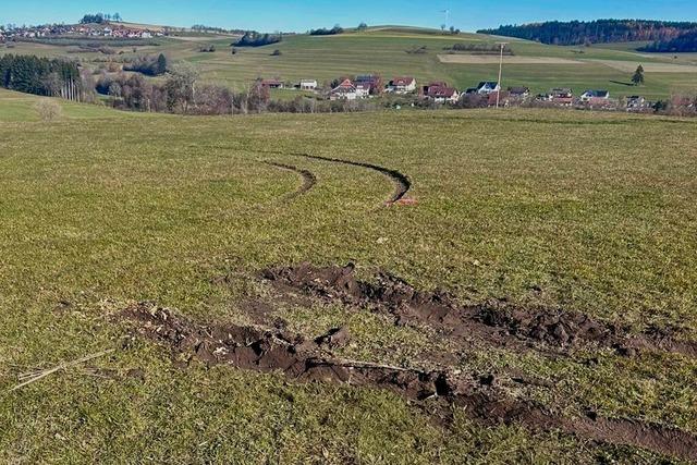 Unbekannte haben den Fuballplatz vom FC Wellendingen stark beschdigt