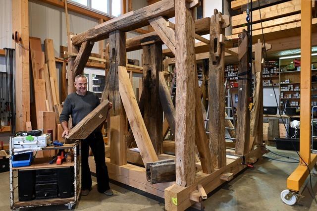 Der barocke Glockenstuhl aus der Kirche von Freiburg-Munzingen wird in March aufwendig restauriert
