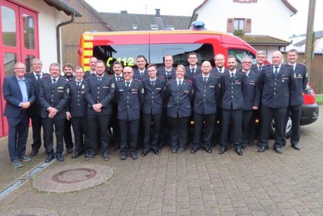 Der neue Mannschaftstransportwagen be...dinnen und Kameraden auf ganzer Linie.  | Foto: Stadt Rheinfelden