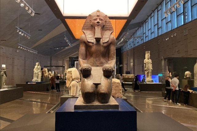 Die Lichtdramaturgie soll die Ausstellungsstcke gut zur Geltung bringen.  | Foto: Museum