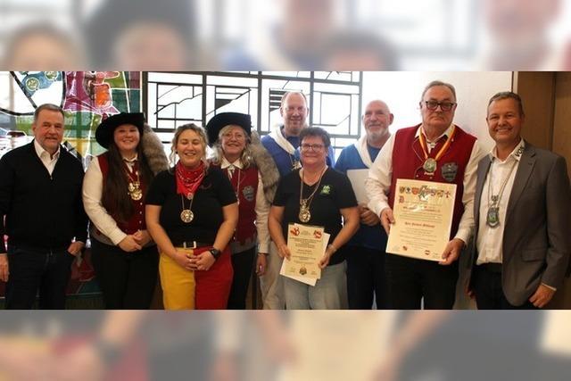 Narrenzunft Wehr ehrt Michael Thater und stellt Fasnachtsmotto vor, das flingen auf die Schippe nimmt