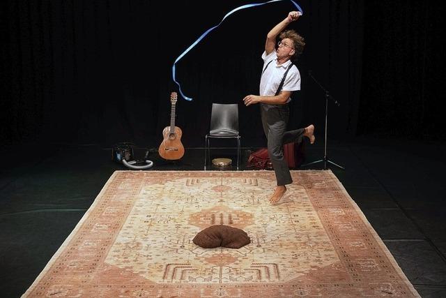 Das Theater Instrumental bringt das Kinderstck „Die Schwalbe Sinh und der Gestreifte Kater“ im E-Werk Freiburg zur Auffhrung