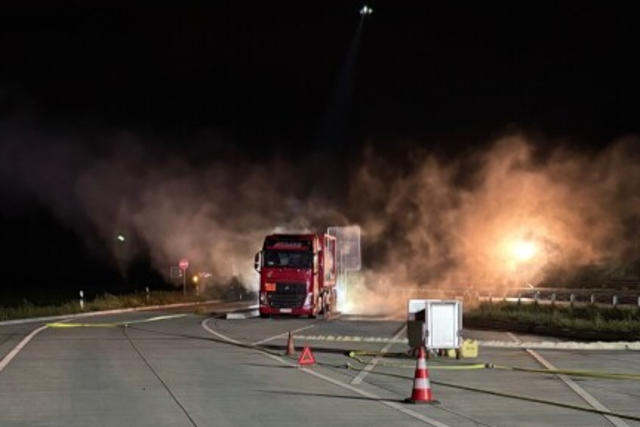 Salpetersure zerfrisst Schutzanzge der Einsatzkrfte bei Gefahrgutunfall bei Bad Krozingen