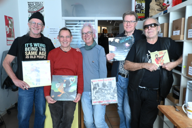 Dieser Pop-Up-Plattenladen in Freiburg-Brhl verbirgt sich hinter Taucherflossen und Neopren