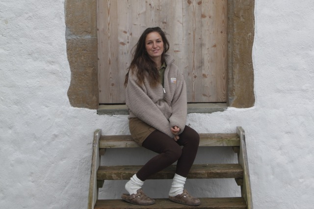 Geraldine Schle auf ihrem Hof im Klettgau  | Foto: Dora Schls