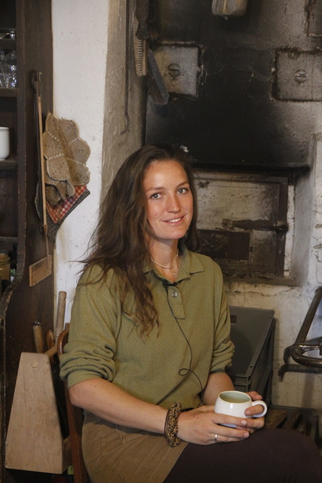 Geraldine in der warmen Kche - zwei S...n sie und ihr Mann Patrick mit Heizen.  | Foto: Dora Schls