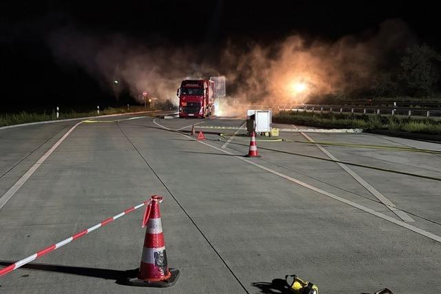 Salpetersure zerfrisst Schutzanzge der Einsatzkrfte bei Gefahrgutunfall bei Bad Krozingen