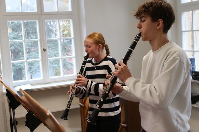 Musikschule Lrrach prsentiert Duo beim "Jungen Podium" im Burghof