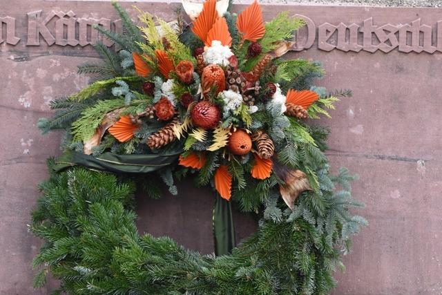 Steinen erinnert am Volkstrauertag mit Gedenkveranstaltungen und Kranzniederlegungen