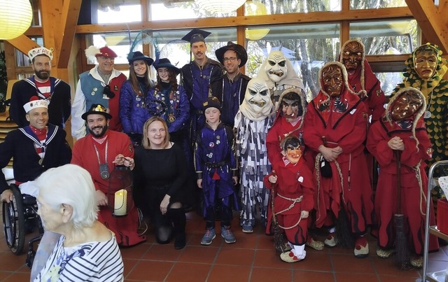 Das Narrenlicht habe die Kirchzartener...ins Seniorenheim der Caritas getragen.  | Foto: Peter Disch