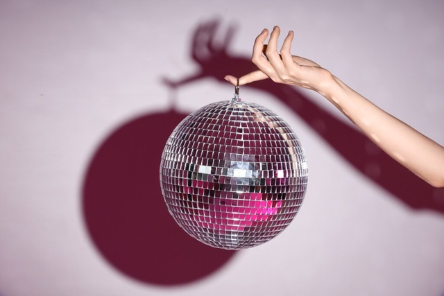 Am Wochenende gibt es wieder viele Discos in Freiburg.  | Foto: Pixel-Shot