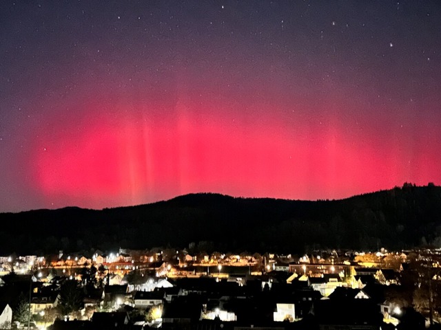 Polarlichter ber Maulburg, eingesandt von BZ-Leserin Sonja Throm.  | Foto: Sonja Throm