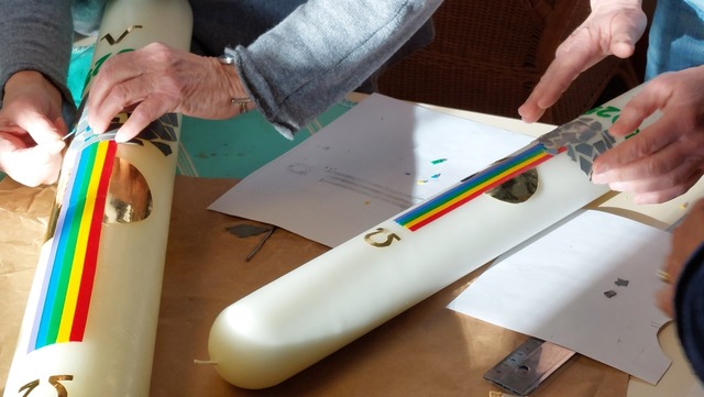 Osterkerzen basteln in St. Josef Brombach  | Foto: Rita Sprich