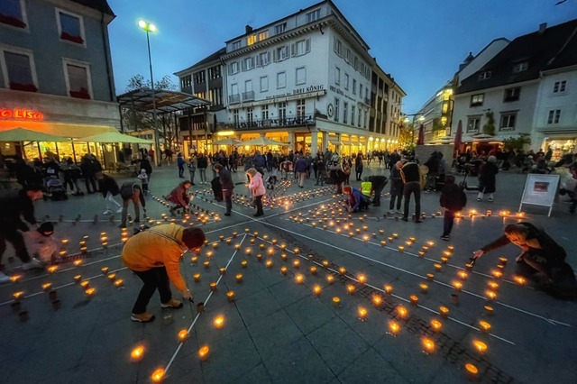 Archivbild 2022: Die Aktion &#8222;Ein...; auf dem Alten Marktplatz in Lrrach.  | Foto: Barbara Ruda