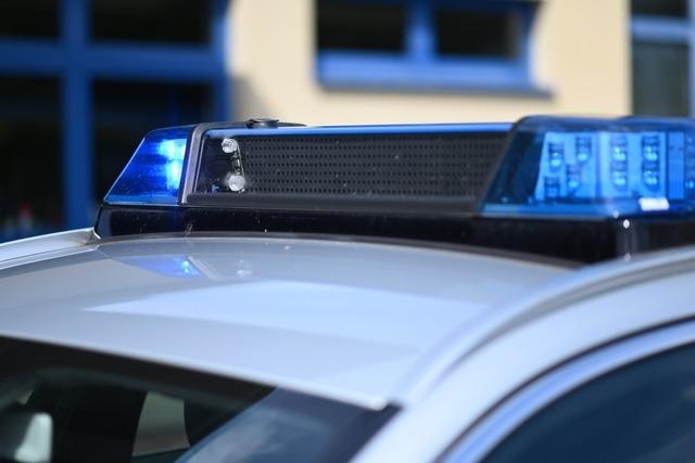 Unbekannter Autofahrer verursacht Unfall mit Radfahrer in Lrrach und flchtet