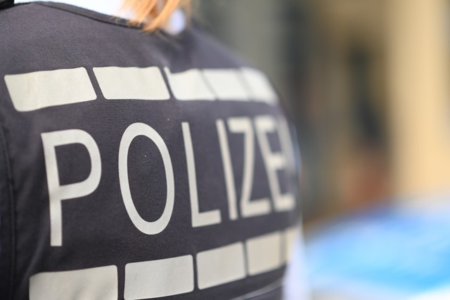 Ein Audi-Fahrer bersieht einen Radfah...ahrt in der Schtzenstrae in Lrrach.  | Foto: Jonas Hirt