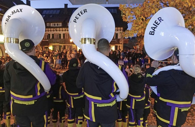 Die Dachkirnerpfiefer aus St. Peter ha...rtoldsplatz ihr neues Hs vorgestellt.  | Foto: Anton Schuler