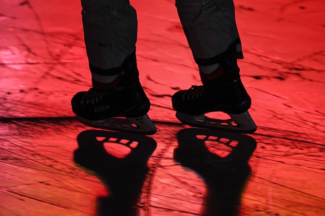 Die Eislaufsaison in Offenburg startet...rter Technik und neuen Schlittschuhen.  | Foto: Patrick Seeger