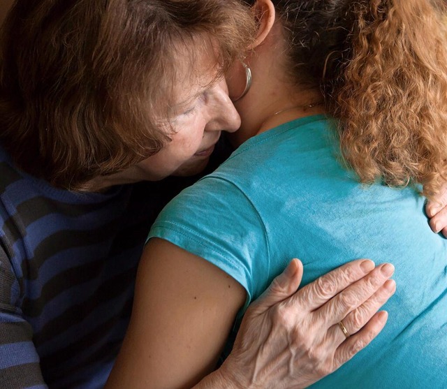 Einsamkeit durch Schmerzen: Damit es d...ehörige Pflegebedürftige unterstützen. | Foto: Silvia Marks/dpa Einsamkeit durch Schmerzen: Damit es d...ehörige Pflegebedürftige unterstützen. | Foto: Silvia Marks/dpa