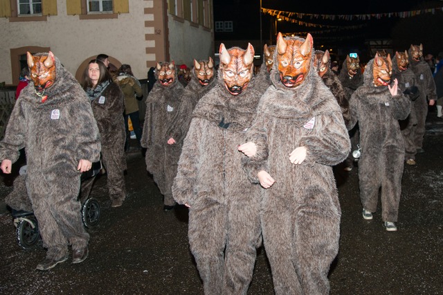 &#8222;Wlfe&#8220; aus Ettenheimweile...em Umzug durch Mnchweier im Jahr 2017  | Foto: Olaf Michel
