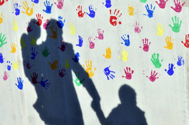 Viele Kinder sind wegen Armut von sozi...ch stark&#8220; will dagegen vorgehen.  | Foto: Peter Kneffel (dpa)