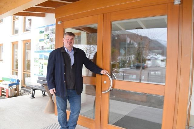 Die Gemeindehalle in Utzenfeld bekommt einen neuen Dachbelag