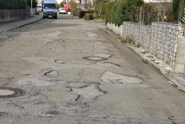 Vermllung ffentlicher Orte und marode Straen wurden im Langenauer Ortschaftrat kritisiert