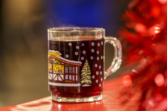 Am 21. November findet der Weihnachtsm...des Frderverein TuS Adelhausen statt.  | Foto: Andreas Arnold (dpa)