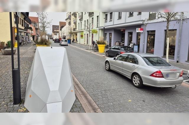 Neuenburg setzt mobilen Blitzer gegen Einbahnstraenverste in Schlsselstrae ein