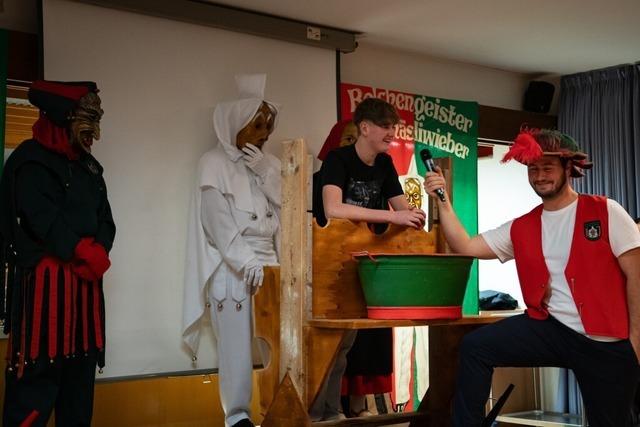 Belchengeisterzunft in Mnstertal nimmt 18 neue Mitglieder auf