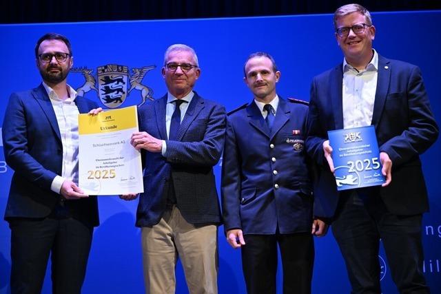 Innenminister Thomas Strobel zeichnet Laufenburger Schluchseewerk AG aus