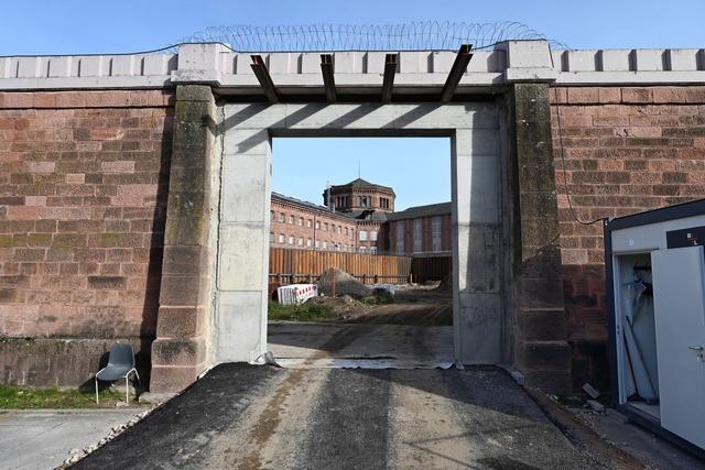 Eine Baustelle im Freiburger Gefngnis sorgt fr temporre Mauerffnung