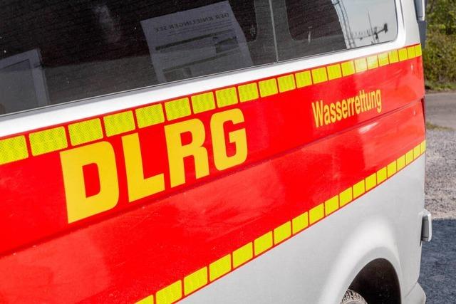 Wie die Retter des DLRG im Breisgau im und am Wasser nach Vermissten suchen