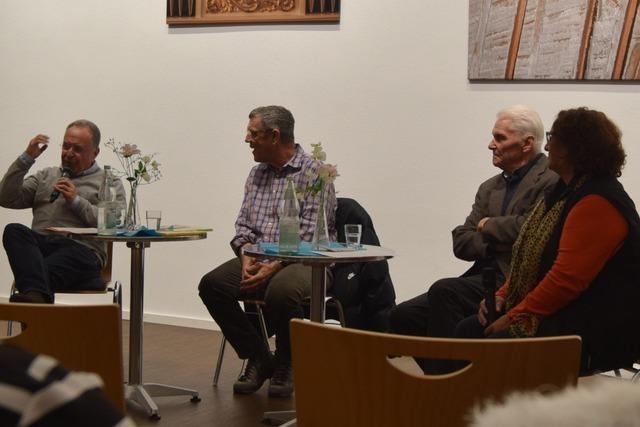 Pfarrer Ulrich Henze und Helmut Dold sprachen ber Humor in der Kirche