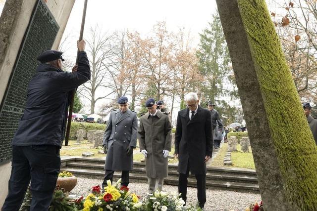 Beim Volkstrauertag in Mllheim wird das Gedenken aus der Anonymitt geholt