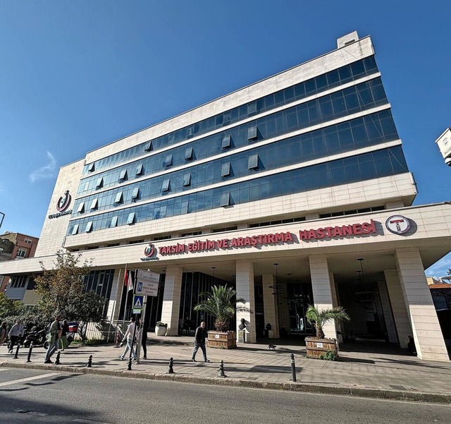 Das Taksim-Krankenhaus in Istanbul: Hi...ch Vergiftungserscheinungen behandelt. | Foto: Mirjam Schmitt/dpa Das Taksim-Krankenhaus in Istanbul: Hi...ch Vergiftungserscheinungen behandelt. | Foto: Mirjam Schmitt/dpa