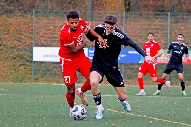 Der Auggener Julien Tschira (links) gegen Marco Hanser (Laufenburg) | Foto: Matthias Konzok Der Auggener Julien Tschira (links) gegen Marco Hanser (Laufenburg) | Foto: Matthias Konzok