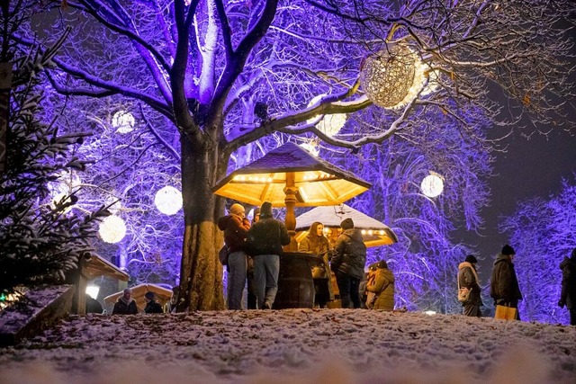 Der stimmungsvoll beleuchtete Colombip...ine winterlich-romantische Atmosphre.  | Foto: Stearlmedia