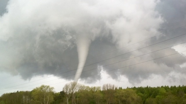 So sieht ein Tornado aus.  | Foto: Hein-Godehart Petschulat (dpa)