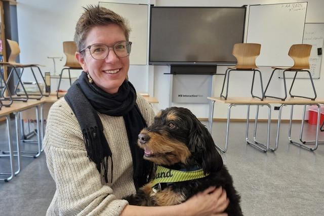 Schulhund Bobby begleitet Lffinger Realschler durch die Mathestunde