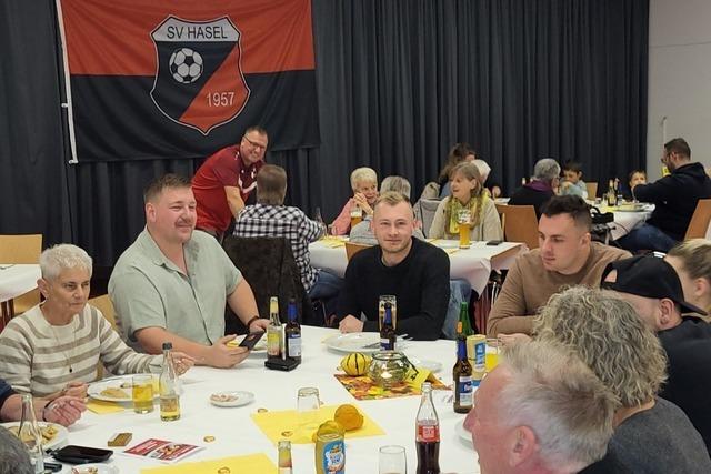 Eine Metzgete bringt die Hasler zum Essen zusammen – fr den neuen Kunstrasenplatz