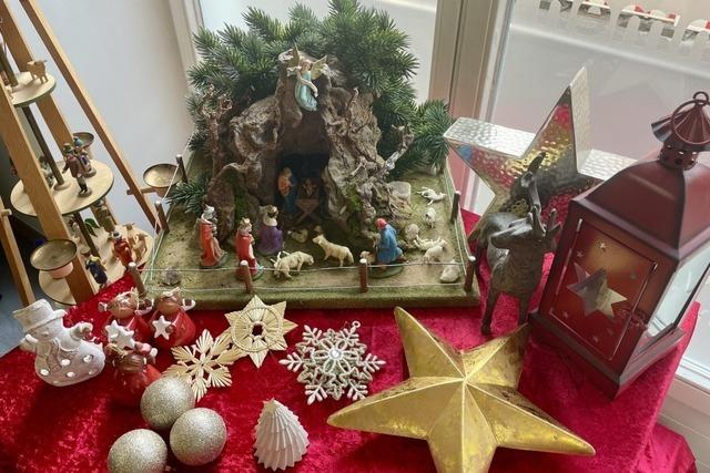 Tauschaktion in der Mediathek Lahr: Christbaumkugeln gegen Krippenfiguren
