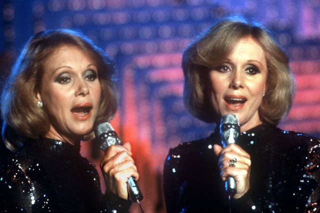 Alice und Ellen Kessler, aufgenommen im September 1986.  | Foto: Jrg Schmitt (dpa)